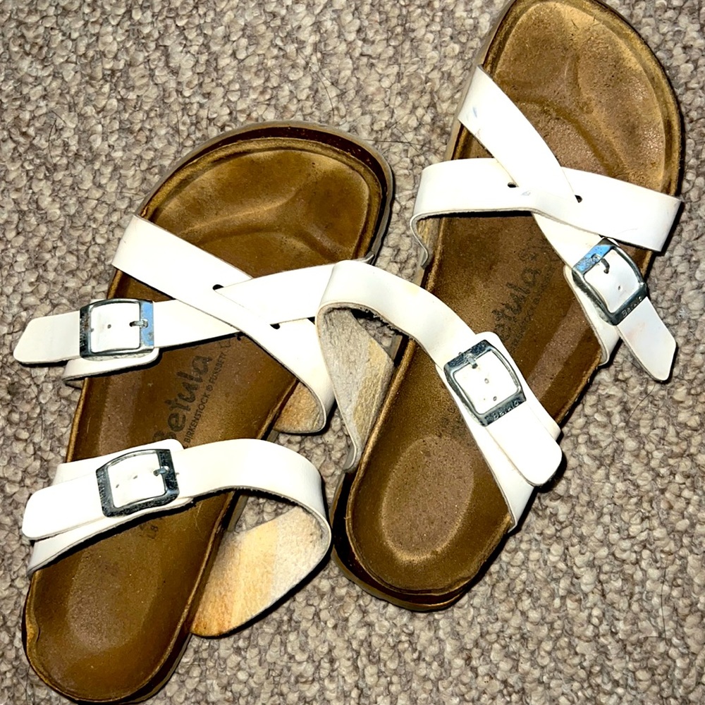 Woman’s White Birkenstocks SIZE: 8